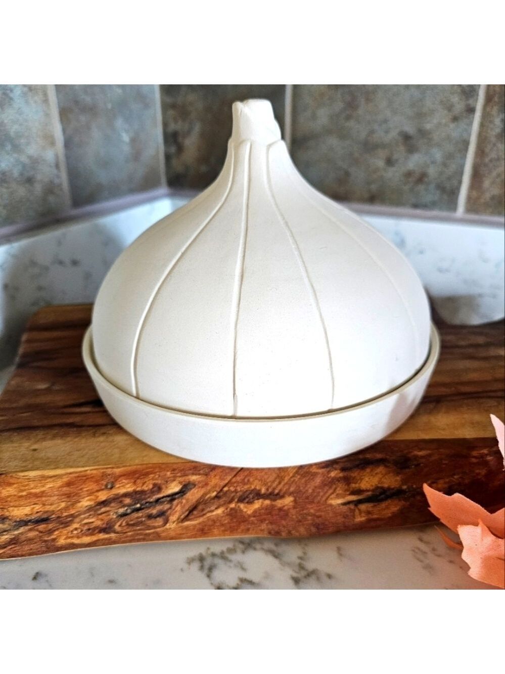 Boston Warehouse Clay Garlic Baker